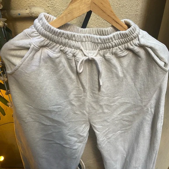 Woman’s Cinch Bottom Sweatpants. Size -M-L - Picture 8 of 16